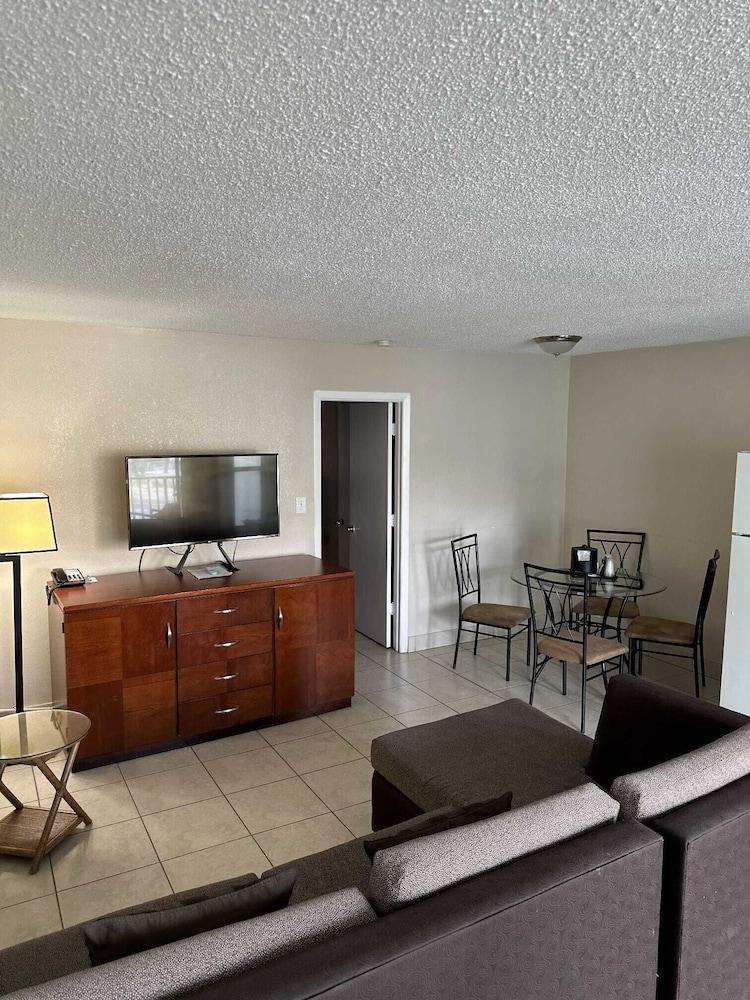Clearwater Suites photo 17