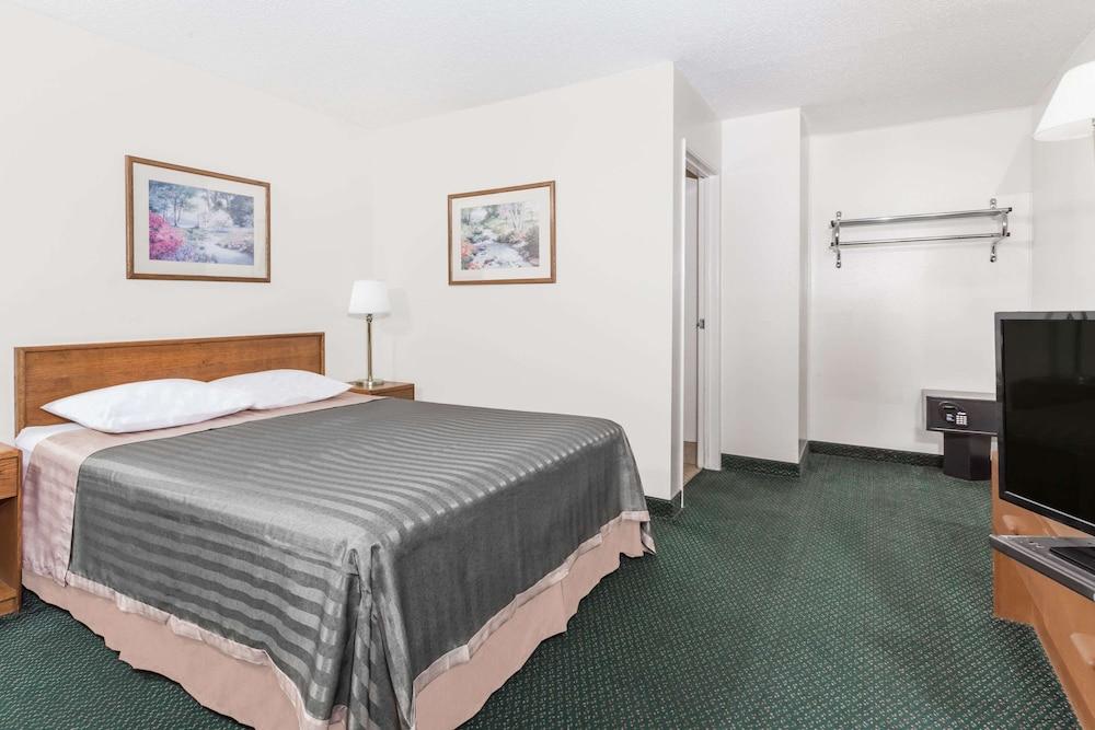 Travelodge by Wyndham Grants Pass photo 6