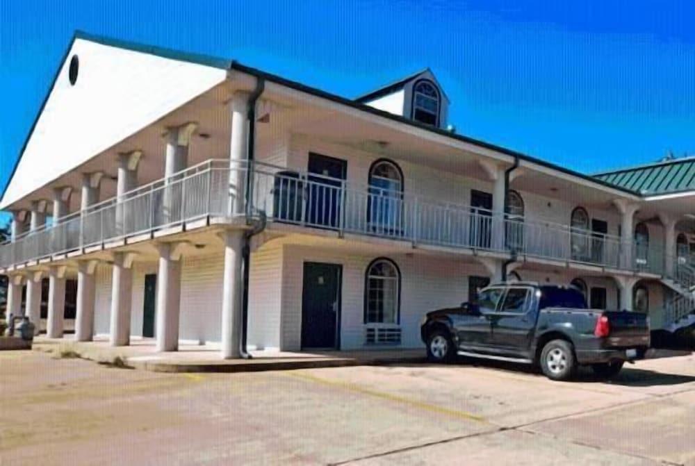 Americana Inn photo 17