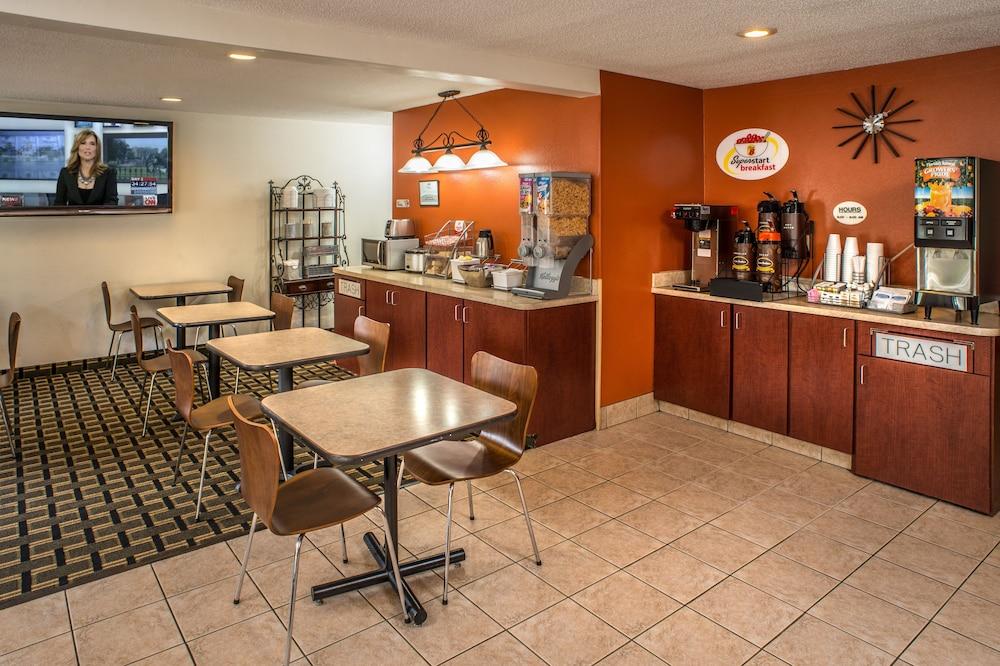 Super 8 by Wyndham Prestonsburg photo 17