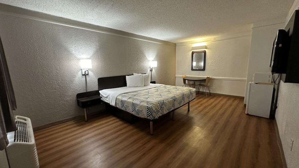 Motel 6 Beaumont, TX photo 8