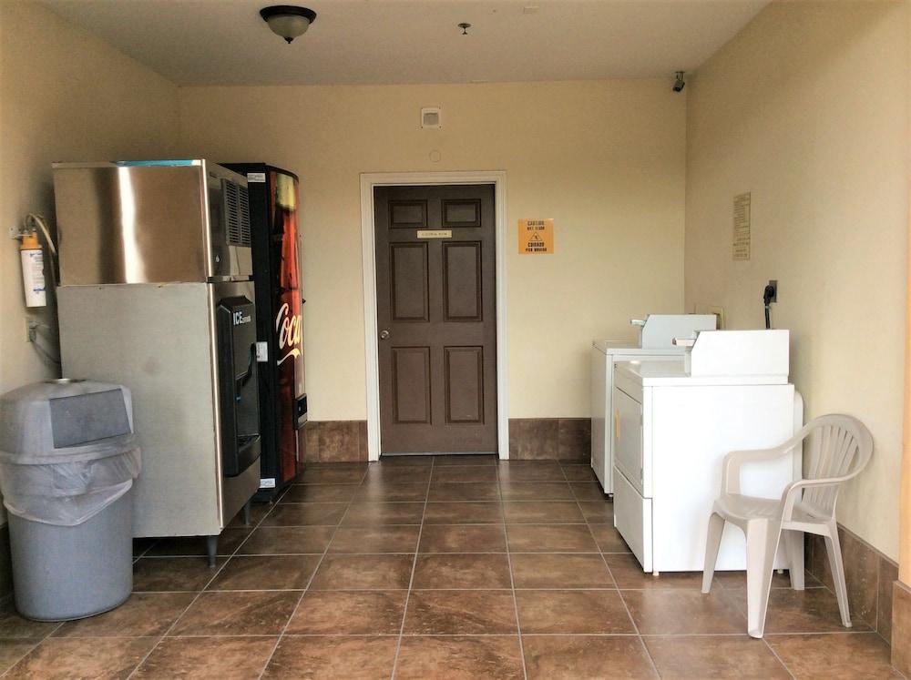 Texas Inn Weslaco photo 50
