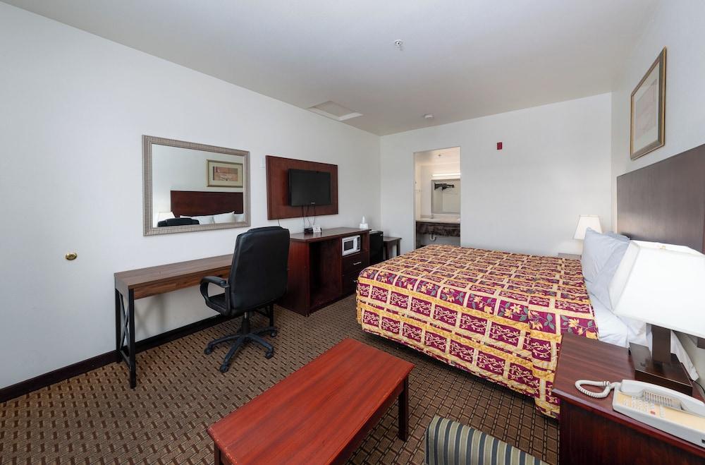 America Inn & Suites photo 18