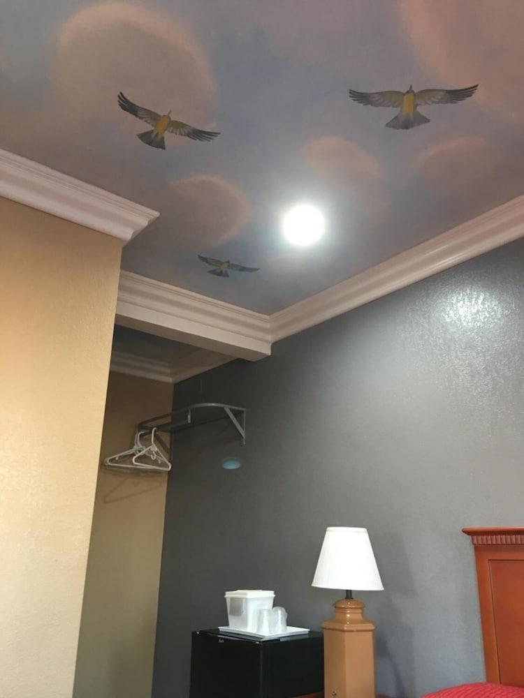 Budget Inn photo 17