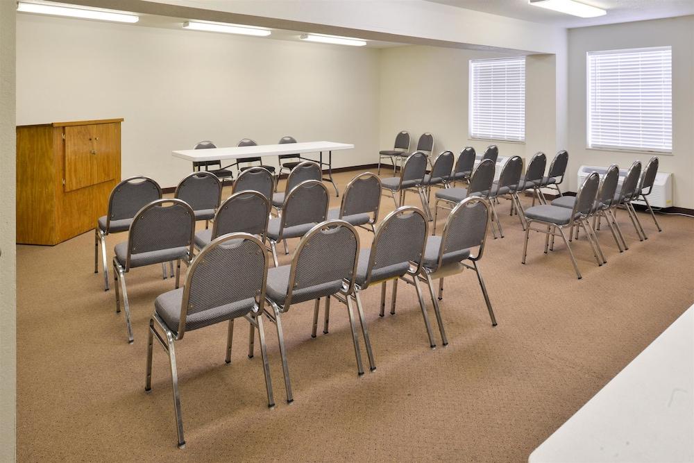 Americas Best Value Inn Smackover photo 10