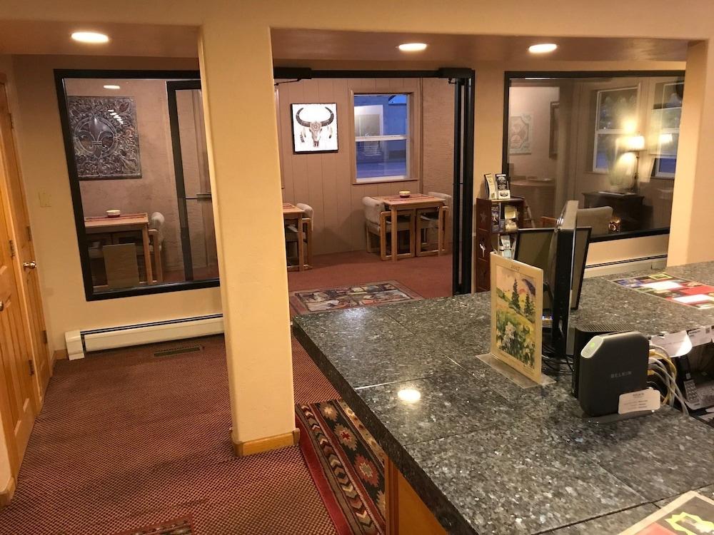 Adobe Inn photo 3