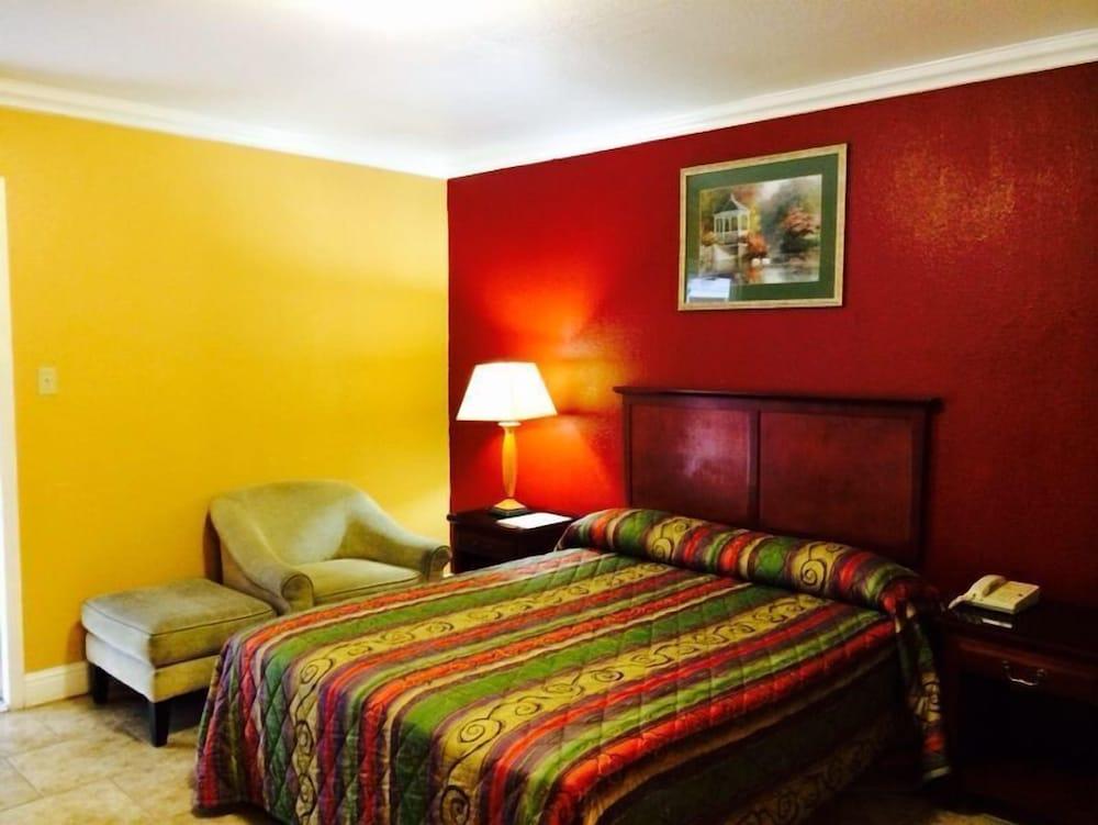 M B Motor Inn photo 12