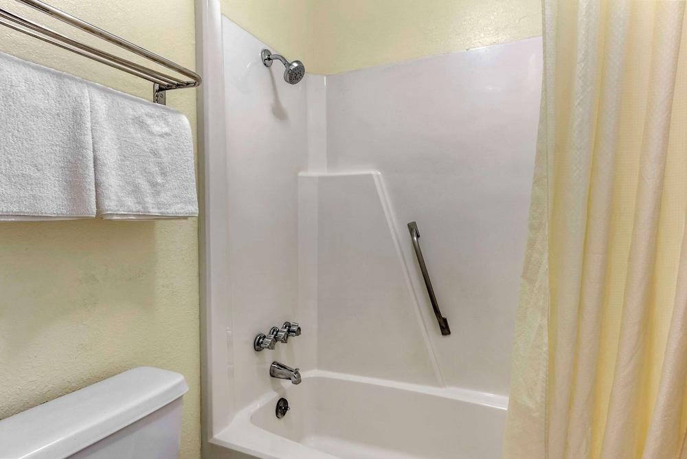 Econo Lodge St. George photo 18