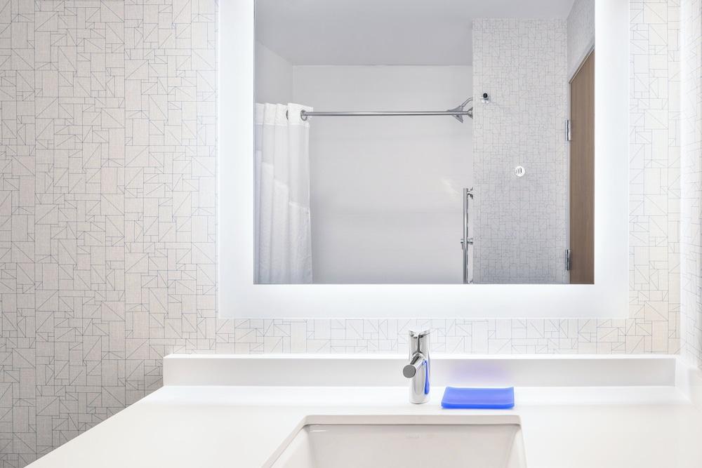 Holiday Inn Express & Suites Phoenix East - Gilbert by IHG photo 23
