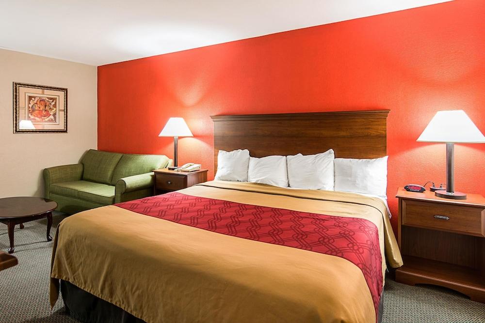 Econo Lodge Andrews Air Force Base photo 28