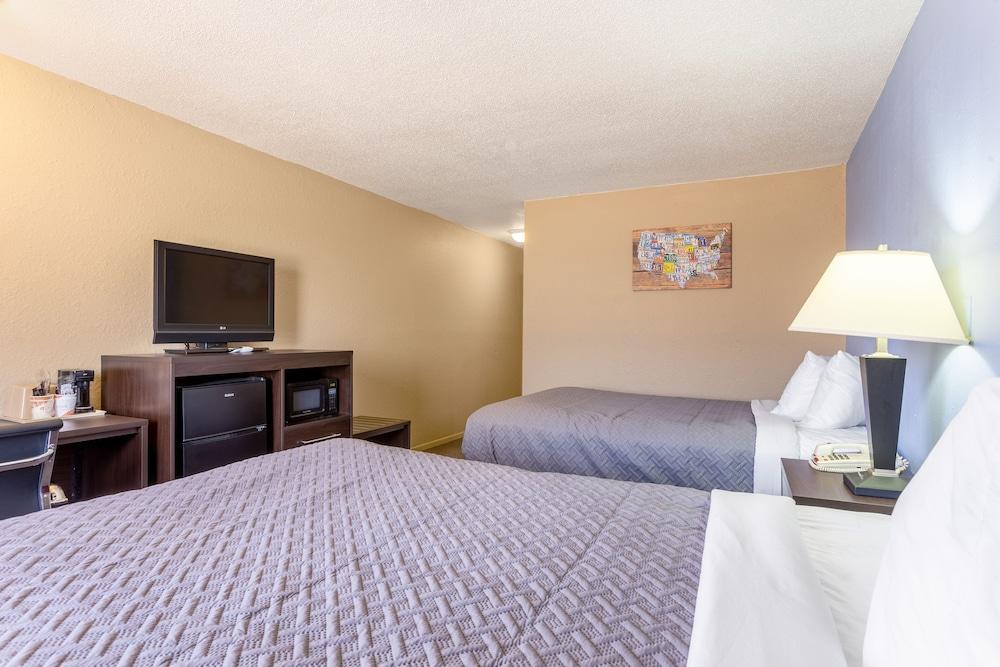 Motel 6 Concordia, MO photo 8
