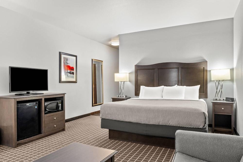 Quality Inn & Suites Pearsall photo 18