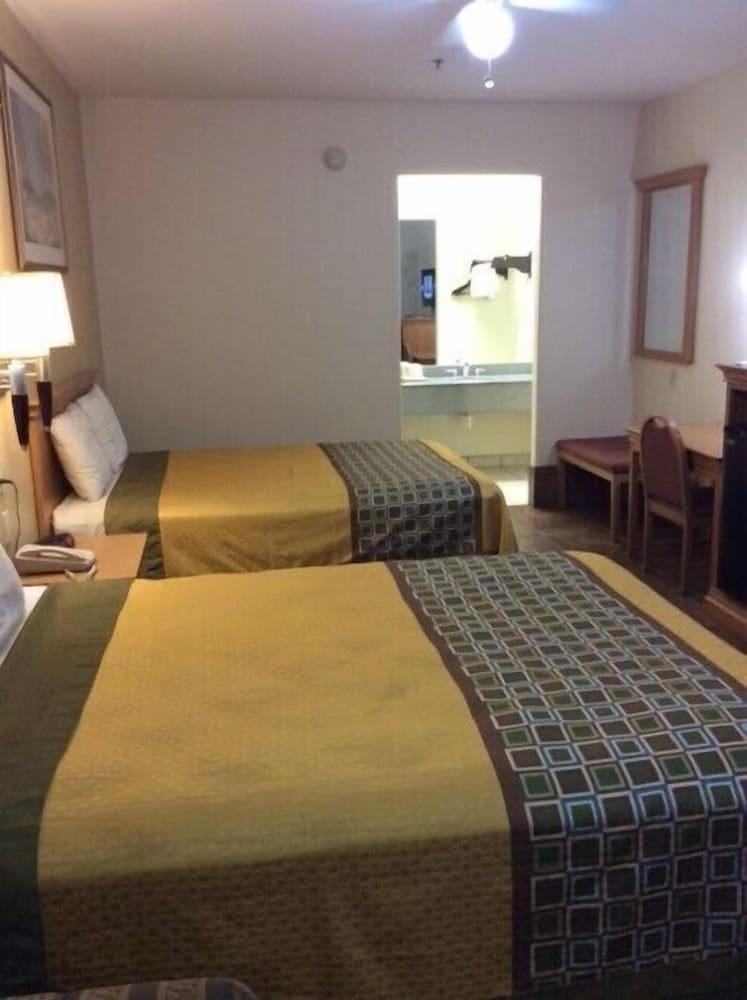 Texas Inn Weslaco photo 15