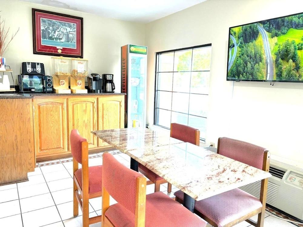 Budget Inn photo 3