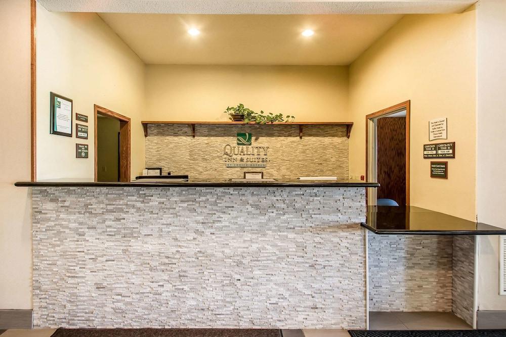 Quality Inn & Suites East Troy I-43 photo 11