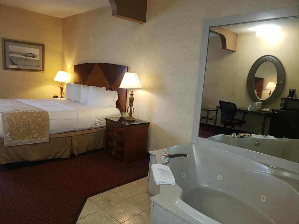 A Victory Suites Warren photo 12