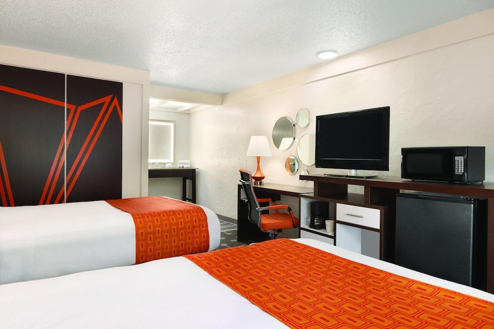 Dover Inn & Suites photo 11