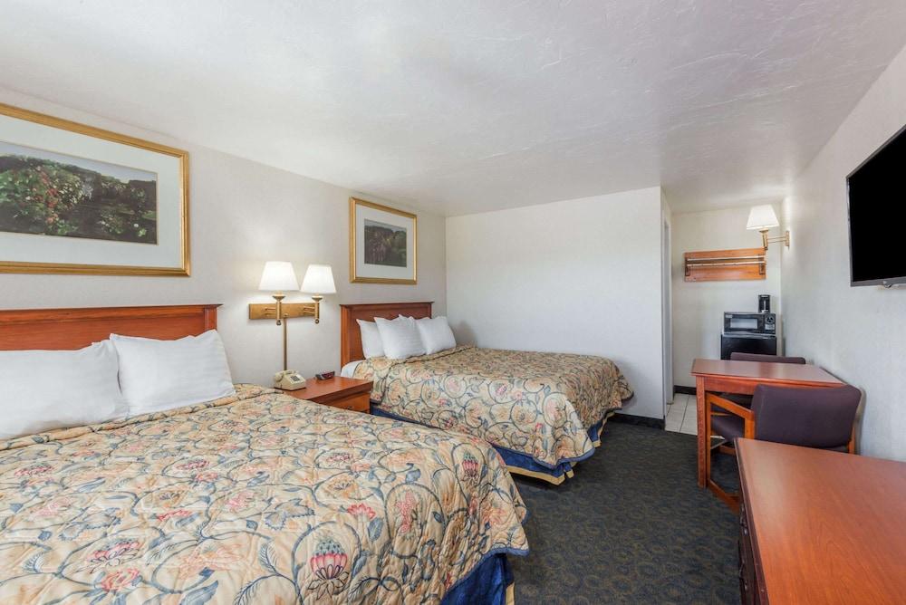 Knights Inn North Attleboro photo 26