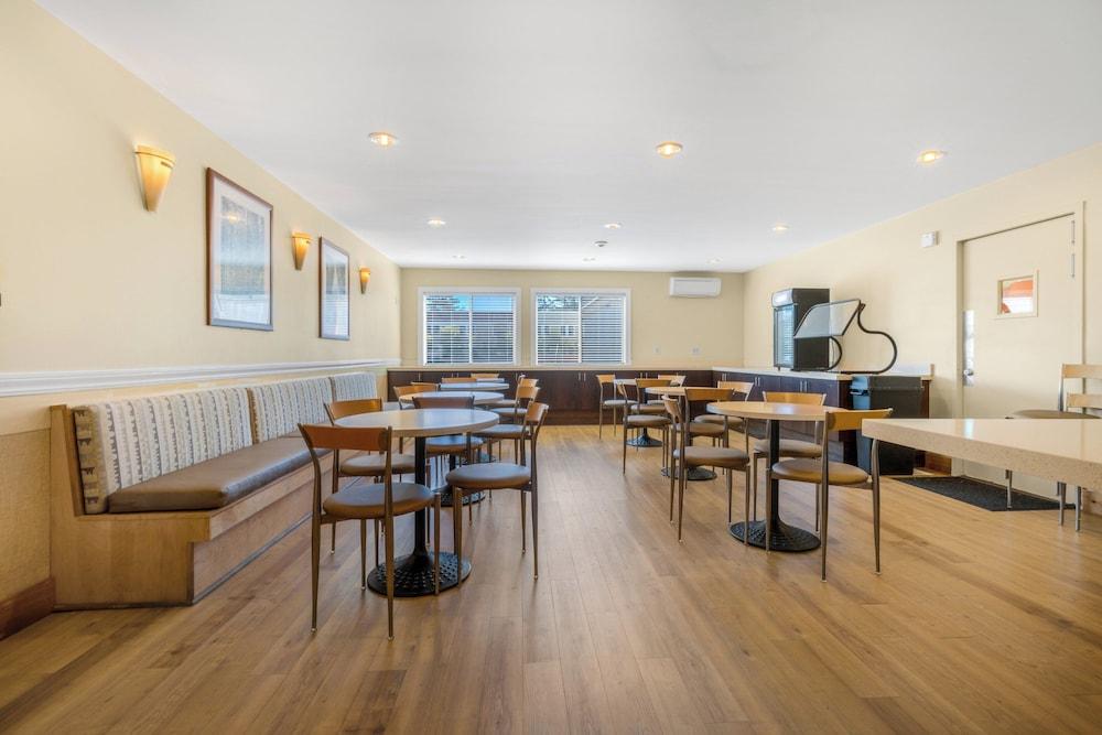 Marin Suites Hotel photo 36