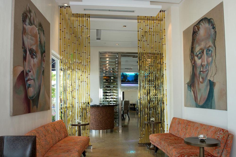 Royal Blues Hotel photo 2