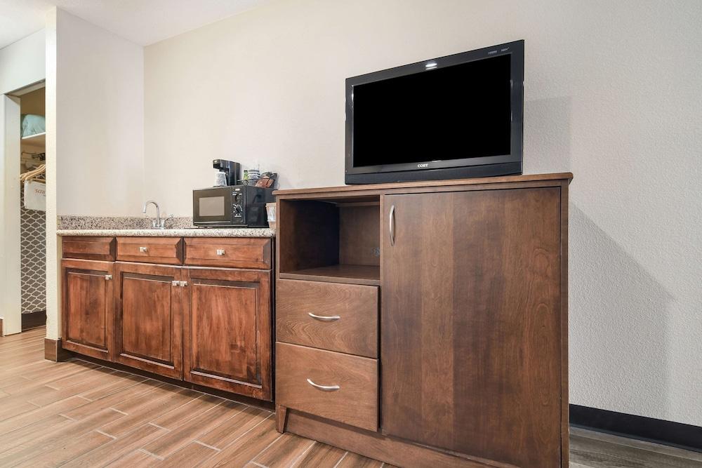 SureStay Plus Hotel by Best Western Tarboro photo 9