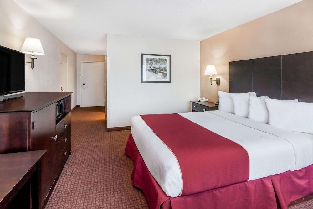 Quality Inn & Suites photo 15