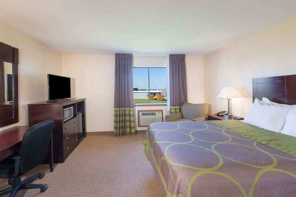Super 8 by Wyndham Danville photo 5