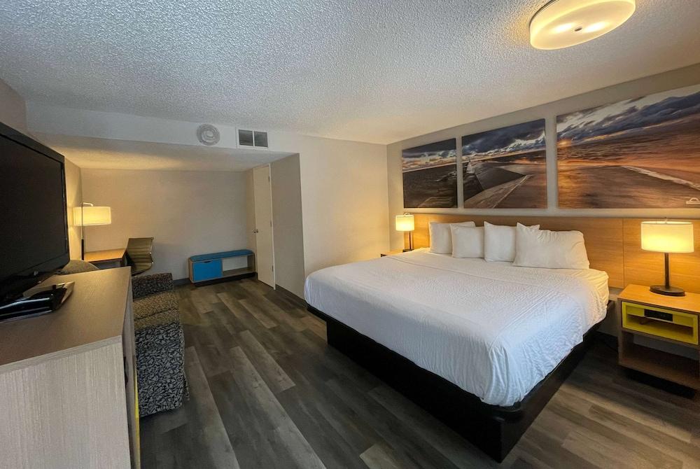 Days Inn & Suites by Wyndham Port Huron photo 4