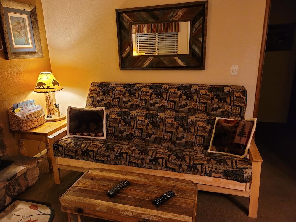 Hillcrest Suites & Cabins photo 6