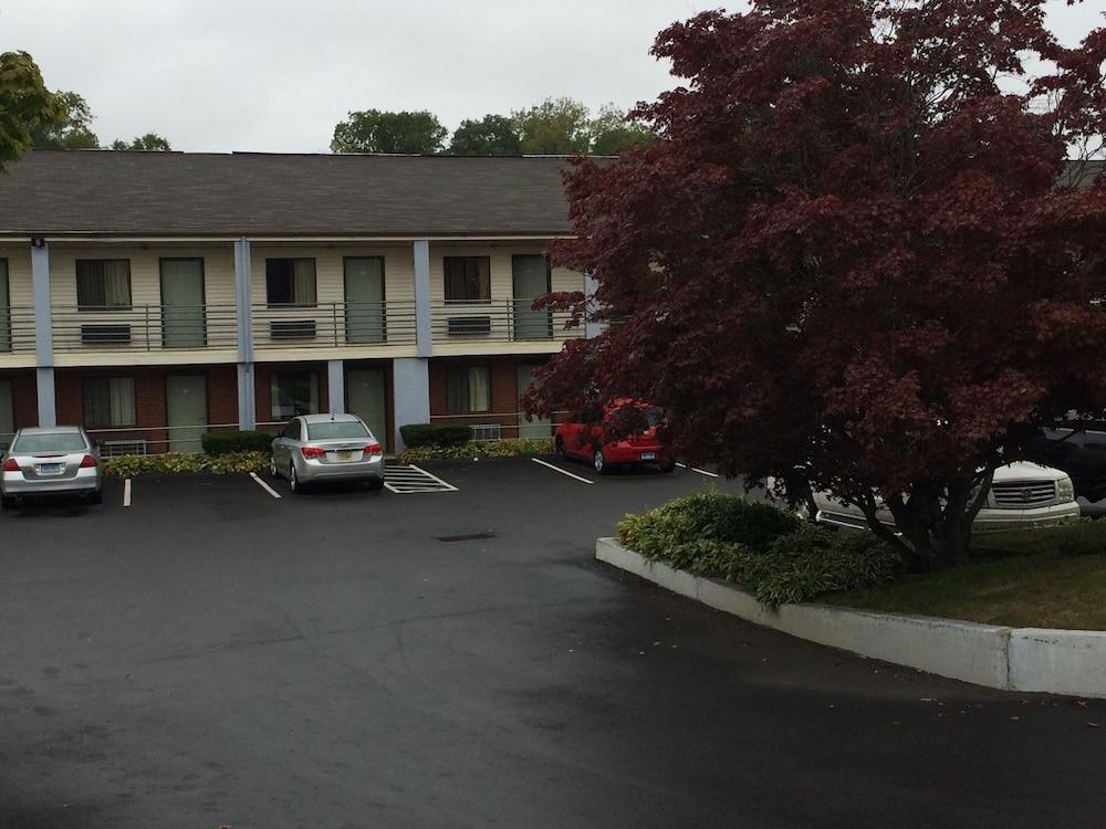 Branford Motel — hotel in Branford