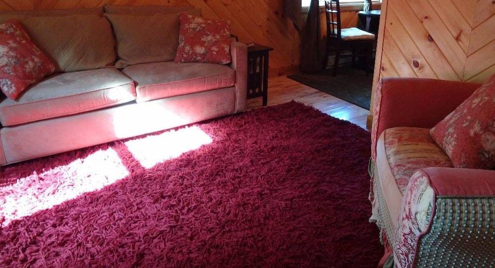 Hinckley's Dreamwood Cottages photo 17