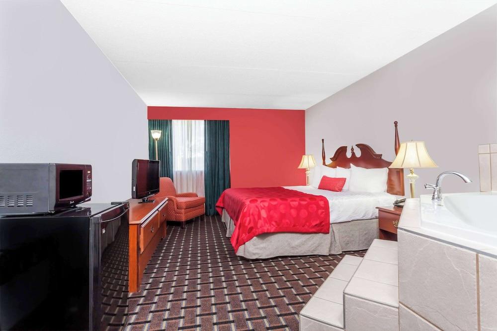 Ramada by Wyndham Henderson/Evansville photo 18