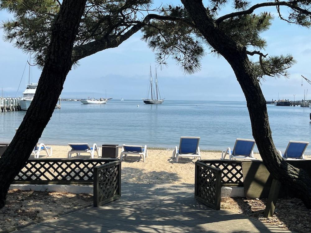 Vineyard Harbor Motel - Private Beach photo 22
