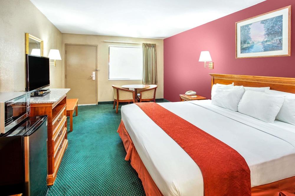 Days Inn by Wyndham Kennesaw photo 3