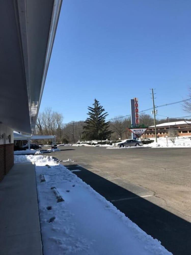 Laurel Notch Motel photo 4