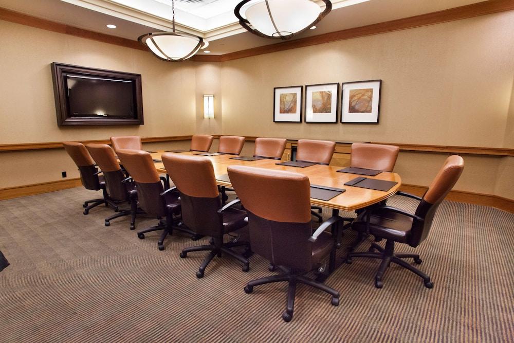 Hilton Chicago/Oak Brook Suites photo 44