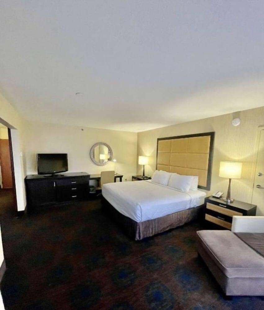 Brandywine Plaza Hotel photo 13