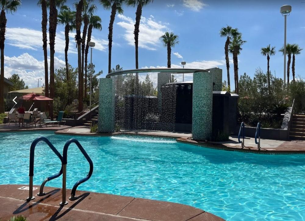 Living Luxe at Las Vegas photo 7