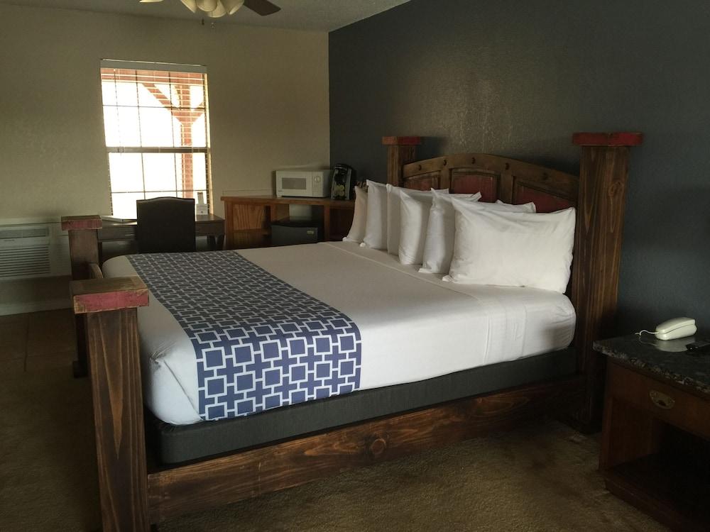 Four Horseman Travel Lodge photo 14