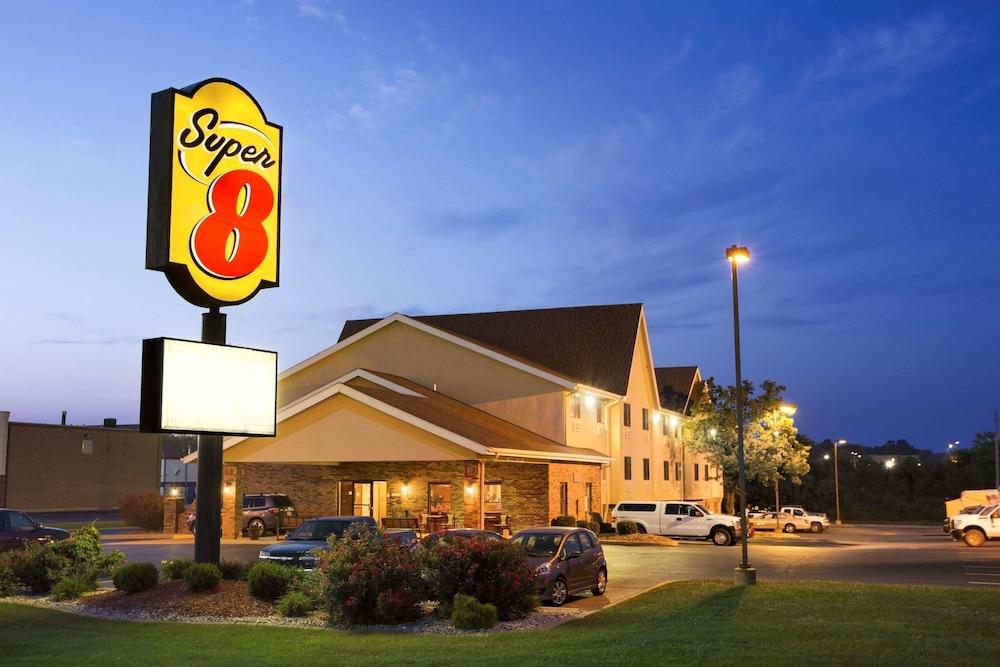 Super 8 by Wyndham Alton photo 14