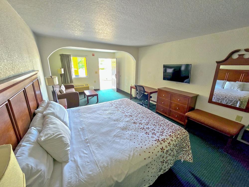 Garden Inn & Suites photo 13