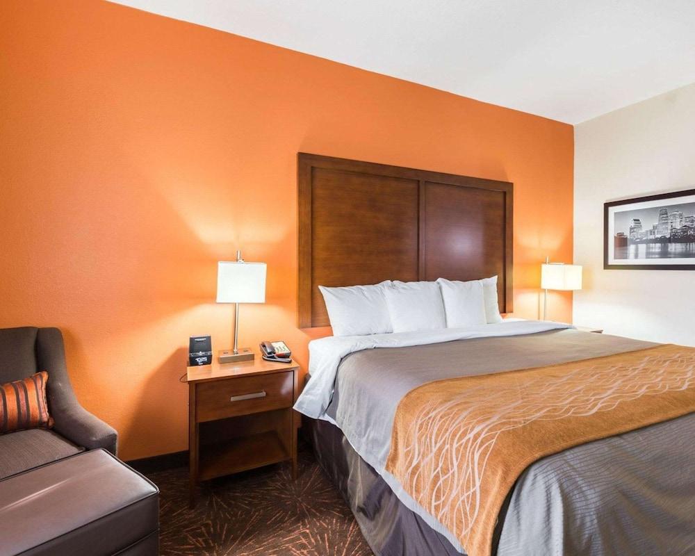 Econo Lodge Inn & Suites East photo 16
