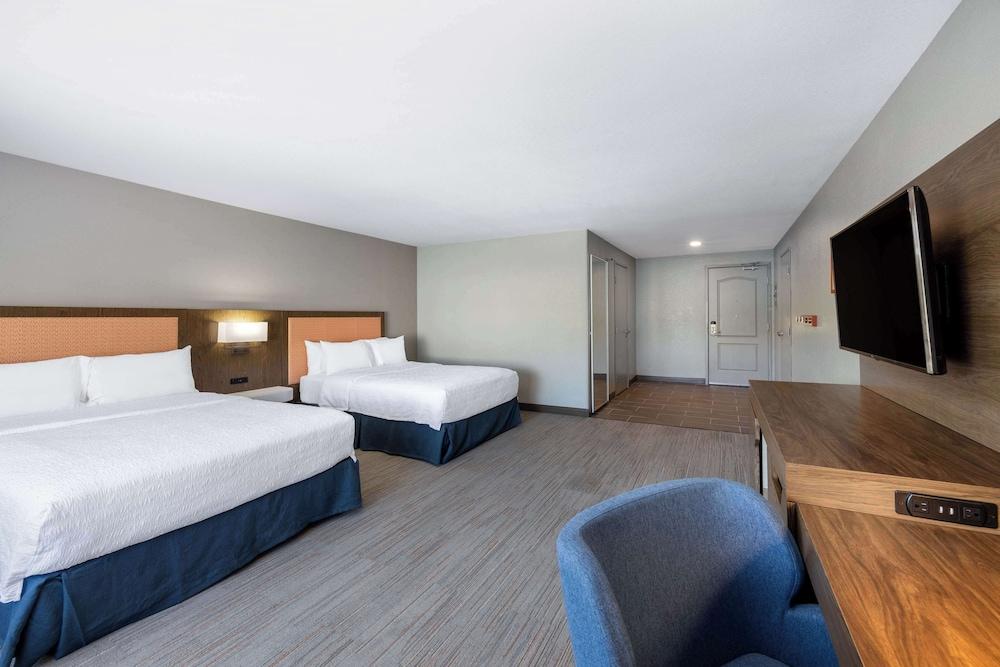 Hampton Inn & Suites Casper photo 13