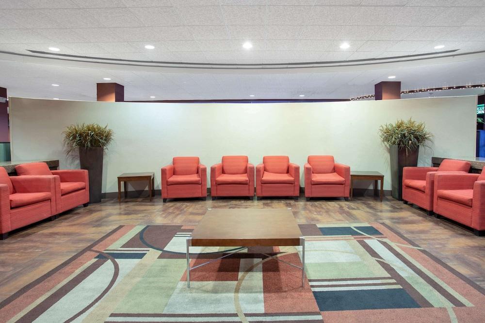 Holiday Inn Express & Suites Phoenix Midtown by IHG photo 45