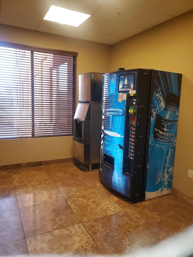 Spark by Hilton Phoenix East Mesa photo 25