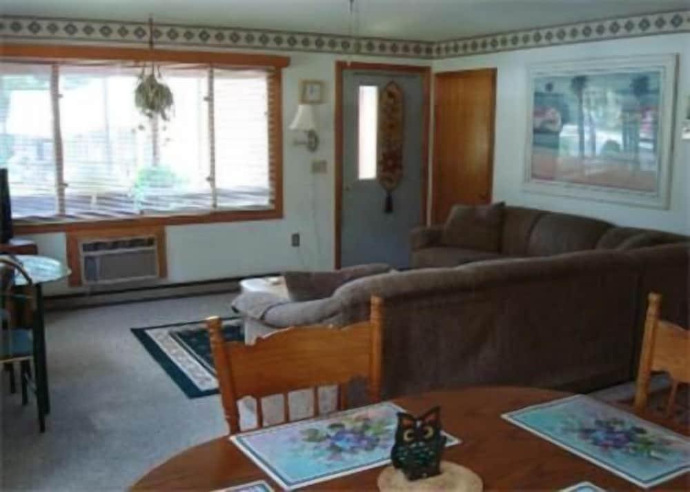 Lake Winnipesaukee Motel photo 29