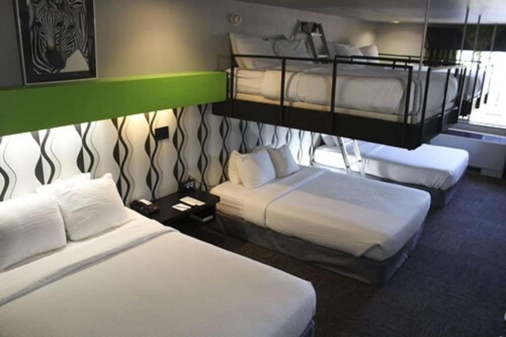Metropolis Resort photo 15