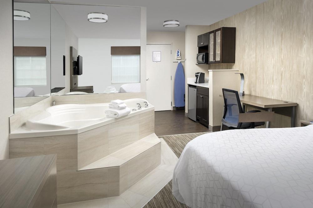 Holiday Inn Express & Suites Annapolis by IHG photo 8