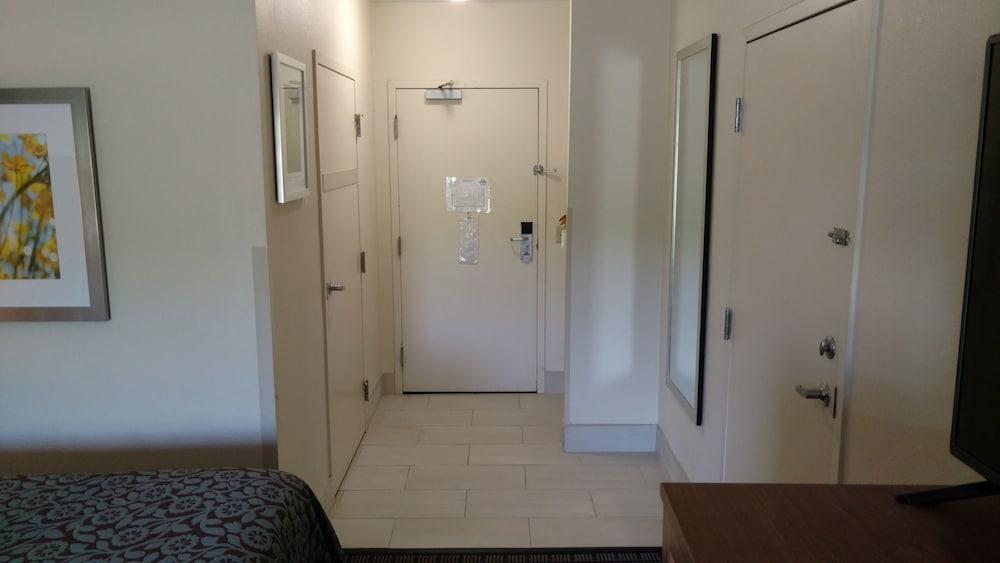 Days Inn by Wyndham Ashland photo 12
