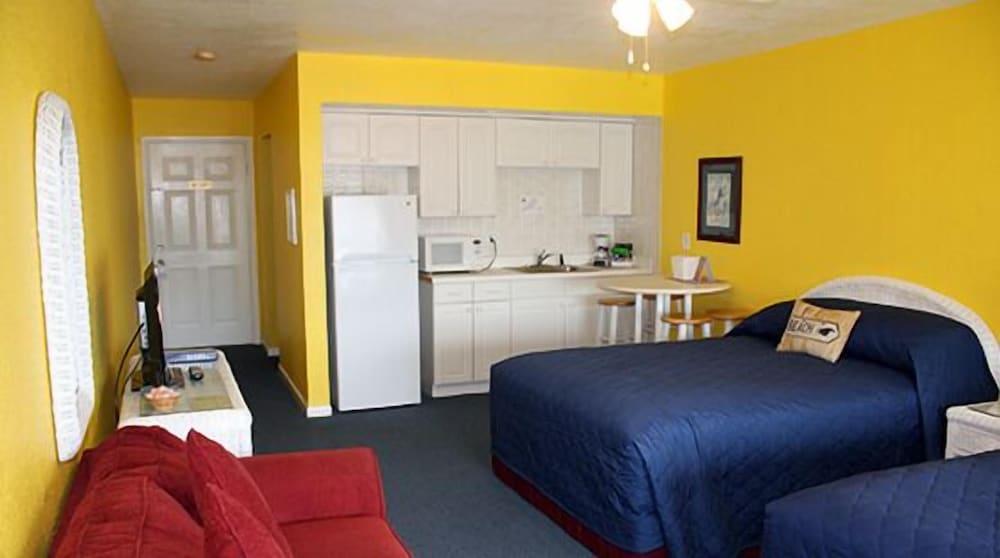 Barefoot Bay Resort & Marina photo 3